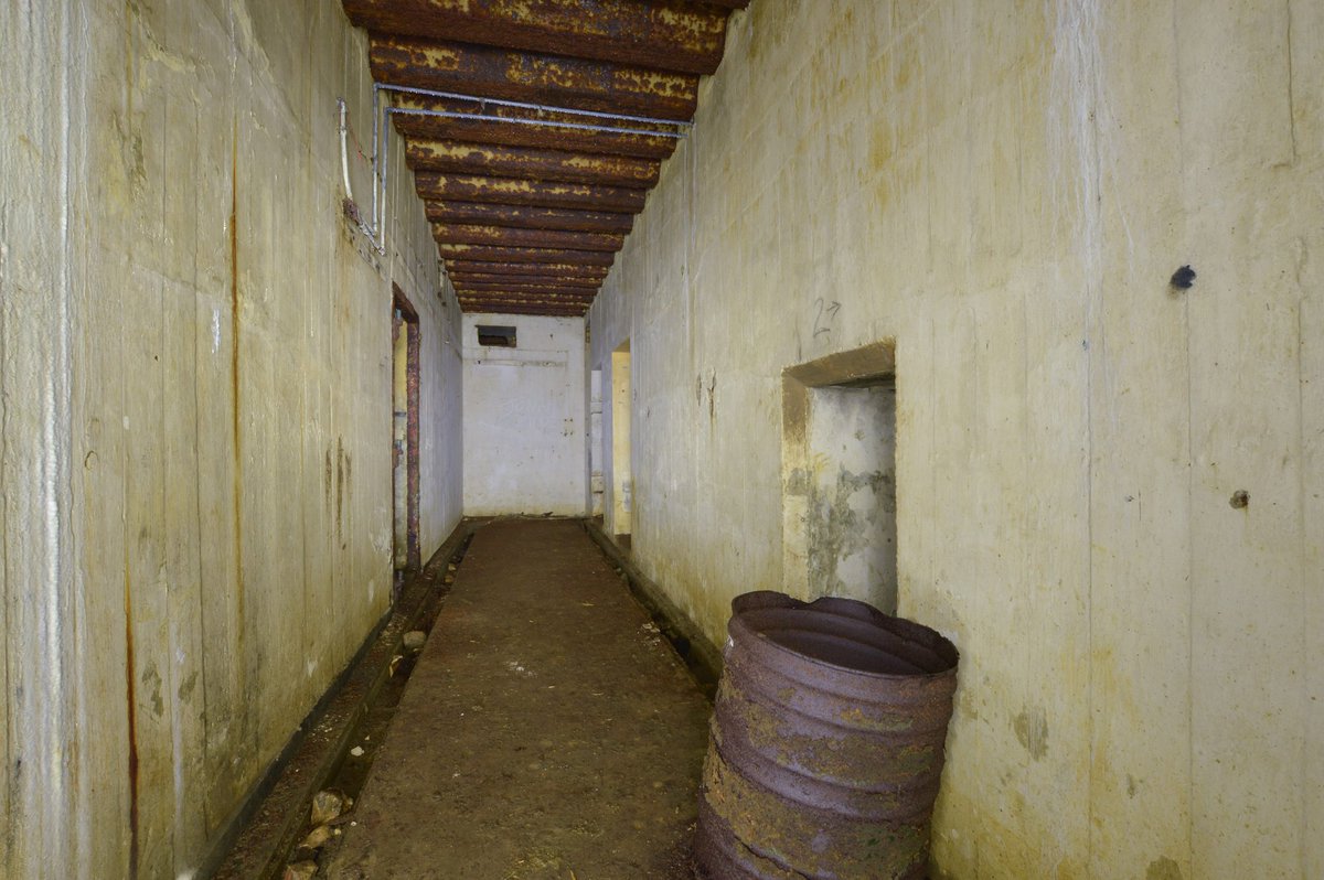 SubExploration's tweet photo. 🔦

#urbex #explore #exploring #subex #subexploration #tunnels #decay #urbanexploration #urbanexploring #underground https://t.co/i5DZUMguOR
