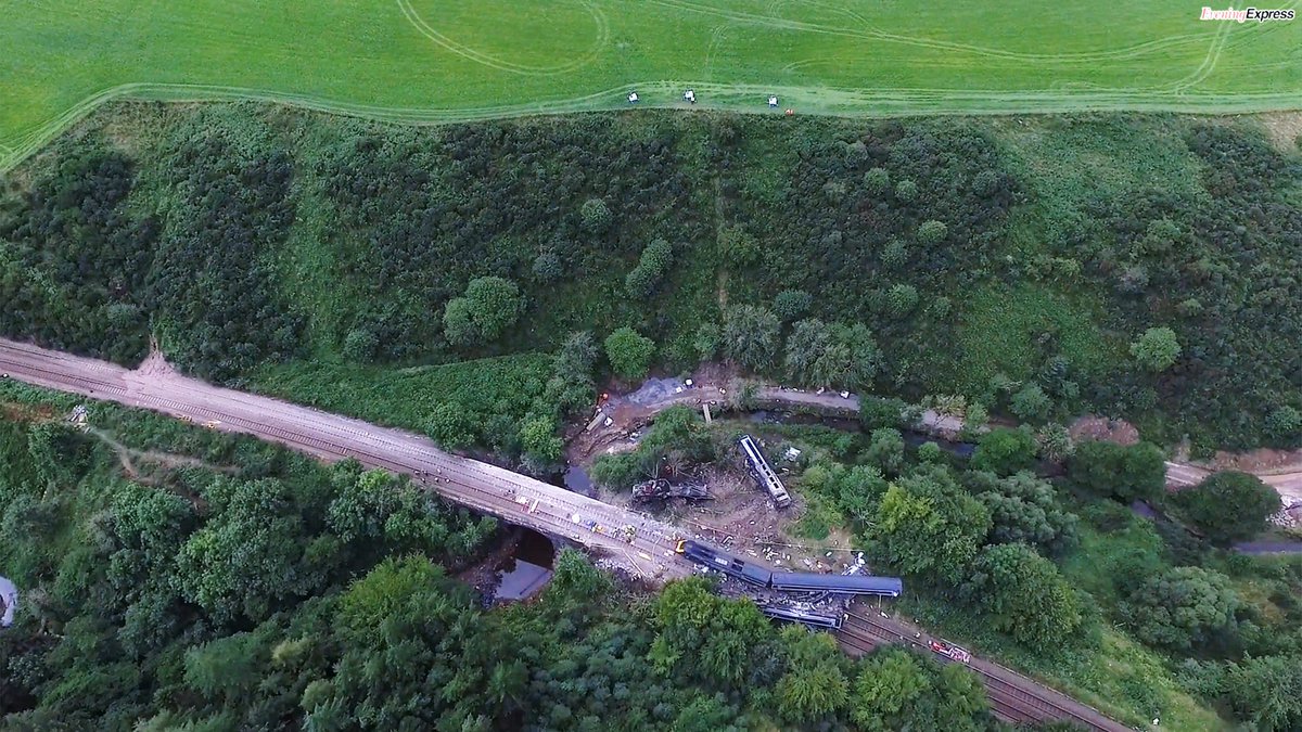 News-based aerial footage of the Stonehaven derailment has been focusing on the train and not on the track approaching the derailment... However, new footage from the  @EveningExpress ( https://www.eveningexpress.co.uk/fp/news/local/video-new-images-shows-scale-of-devastation-stonehaven-train-crash/) shows that the HST did collide with a landslide before derailing.