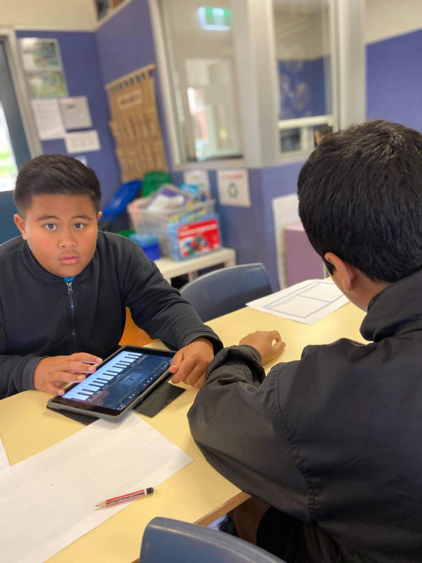 During Genius hour, students select and create their own learning journey. 56W have piano tutorials, guitar lessons, programming, Japanese being learnt, painting and magic! Miss Weeitch even “played” the guitar.
