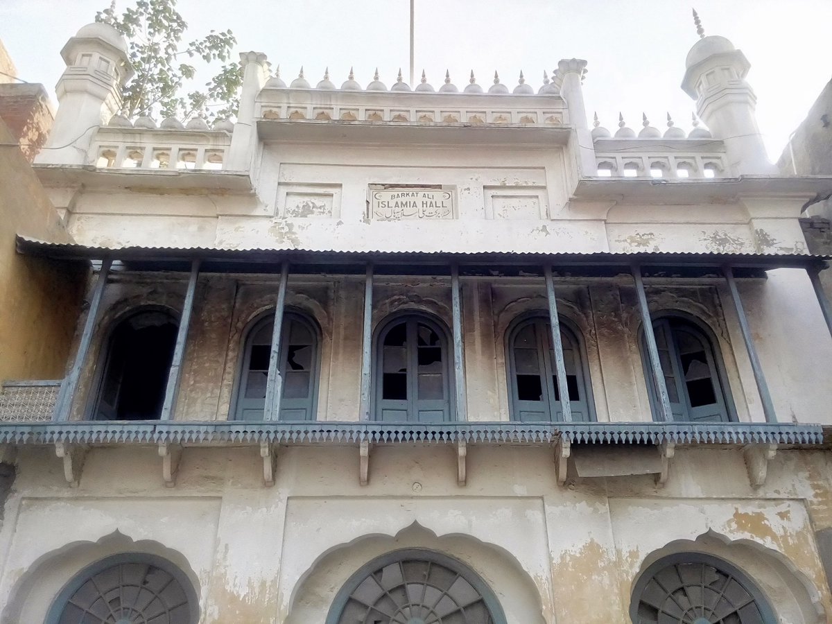 Khan Bahadur Barkat Ali Khan, we are told, was a tehsildar at Lahore during late 1800sIt was through his efforts that Anjuman e Islamia, a Muslim welfare forum, was formed in 1868Sir Syed Ahmed Khan& #39;s visit to Anjuman& #39;s 1887 meeting inspired the construction of a hall building
