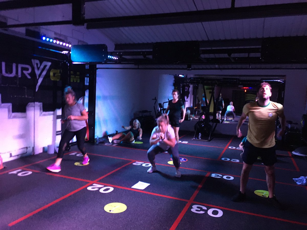 One hundred 💯 press ups on the accumulator for the early crew this morning <a href="/YourGymLytham/">YourGym</a> #earlycrew #fitness #FridayMotivation