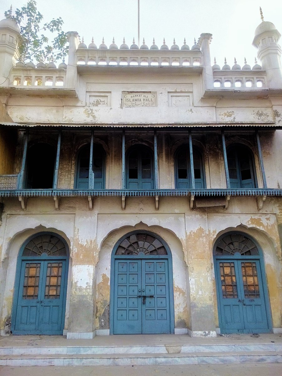 One Manga Mistri of Lahore was given the contract and Muhammadan Hall was built in 1888Barkat Ali breathed his last in 1905, but the hall became center of Muslim independence struggle at LahoreRallies and gatherings were facilitated by the close proximity of Mochi Gate grounds
