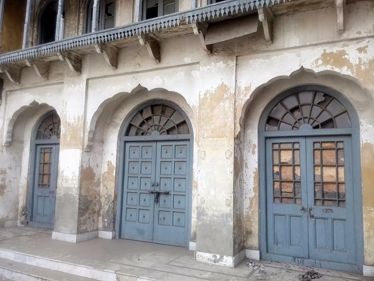 One Manga Mistri of Lahore was given the contract and Muhammadan Hall was built in 1888Barkat Ali breathed his last in 1905, but the hall became center of Muslim independence struggle at LahoreRallies and gatherings were facilitated by the close proximity of Mochi Gate grounds