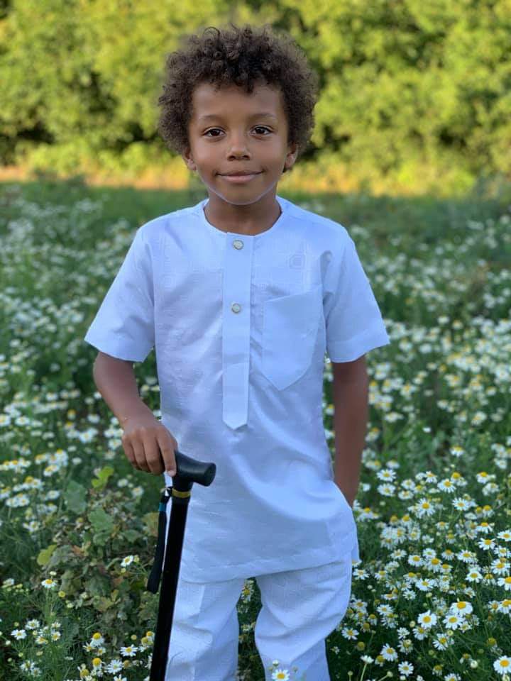 GiovanniFanfoni's tweet image. Ieri ha compiuto 6 anni Hope (a destra) il bimbo che nel 2016, a 2 anni (a sinistra), fu salvato dalla volontaria danese Anja Ringgren Loven nello Akwa Ibom (Nigeria), dove la famiglia lo aveva abbandonato perché era convinta che fosse uno stregone repubblica.it/esteri/2017/02…