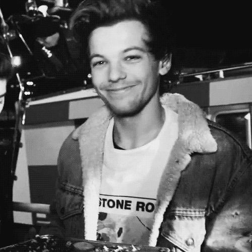 Thread by @rachelsobsessed, Louis Tomlinson in denim jackets~a thread we  all need~ Firstly this iconic []