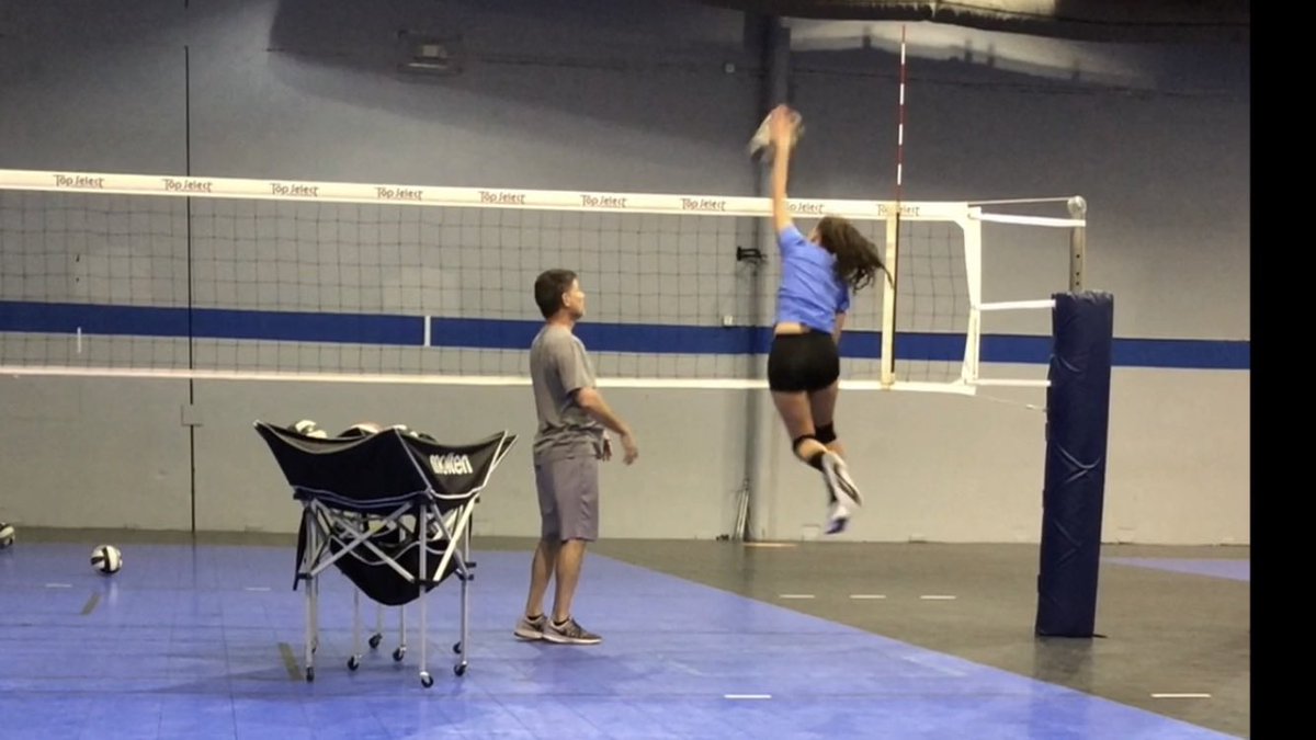 KellieCousins13's tweet photo. Happy lefty day!! 💁🏻 #southpaw #LeftHandersDay #lefties #TSVA #USAV #leftiesdoitright https://t.co/0AhoUPybsH