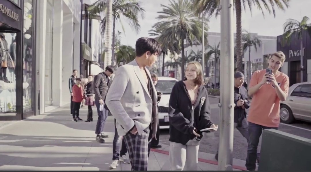 lovelymaynaka's tweet photo. ว้าวววว ตอนทำงานที่L.A hot ไม่เบาเลยนะคะ พี่โชค☺หล่อมาก หล่อทุกมุม ดีงามสุด #เป๊กผลิตโชค #coloursoulbreath https://t.co/AASWAxHgkJ