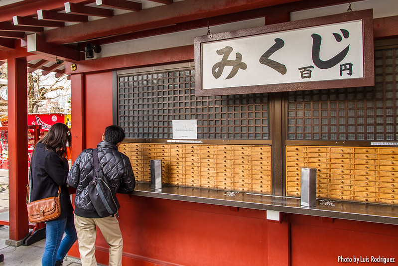 Japonismo's tweet photo. Damos un "paseo virtual" por el templo Sensoji de Asakusa, uno de los grandes atractivos de Tokio. Y nuestro post no tiene restricciones, por lo que puedes viajar a través de nuestras fotos y nuestras descripciones. No es como estar ahí, pero algo es algo https://t.co/xiFASaFj8b https://t.co/5wWmpOuzOb