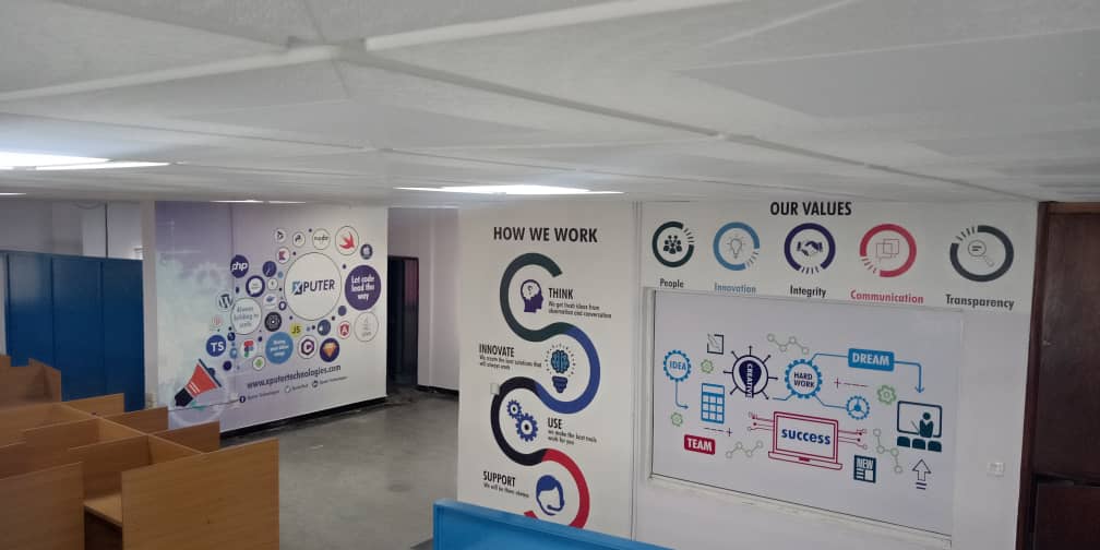 AbiodunAtoyebi_'s tweet image. I met @joeslim1 at @Tolucomms 2019 LinkedIn Optimisation Class. He does interesting stuff with walls and ceilings. We've networked &amp;amp; stayed in touch so I had no problem recommending him when someone in my WhatsApp group requested customised wallpaper specialist

And he delivered!