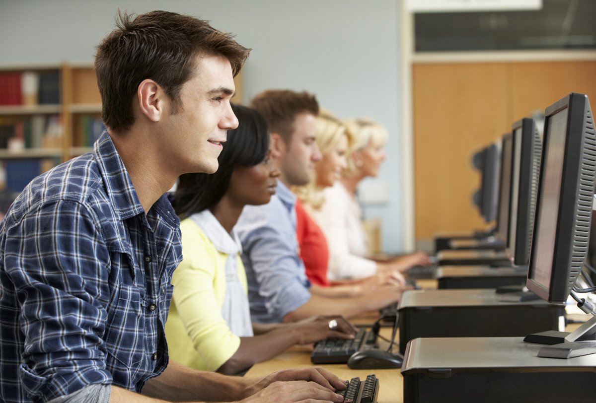 GlasgowLib's tweet photo. Did you know that you can study for ECDL with us? This recognised qualification helps improve your IT skills and increase your employment opportunities. You may also be eligible for funding so why not email us today to find out more - dlt.ecdl@glasowlife.org.uk https://t.co/uHNn3vbnh3