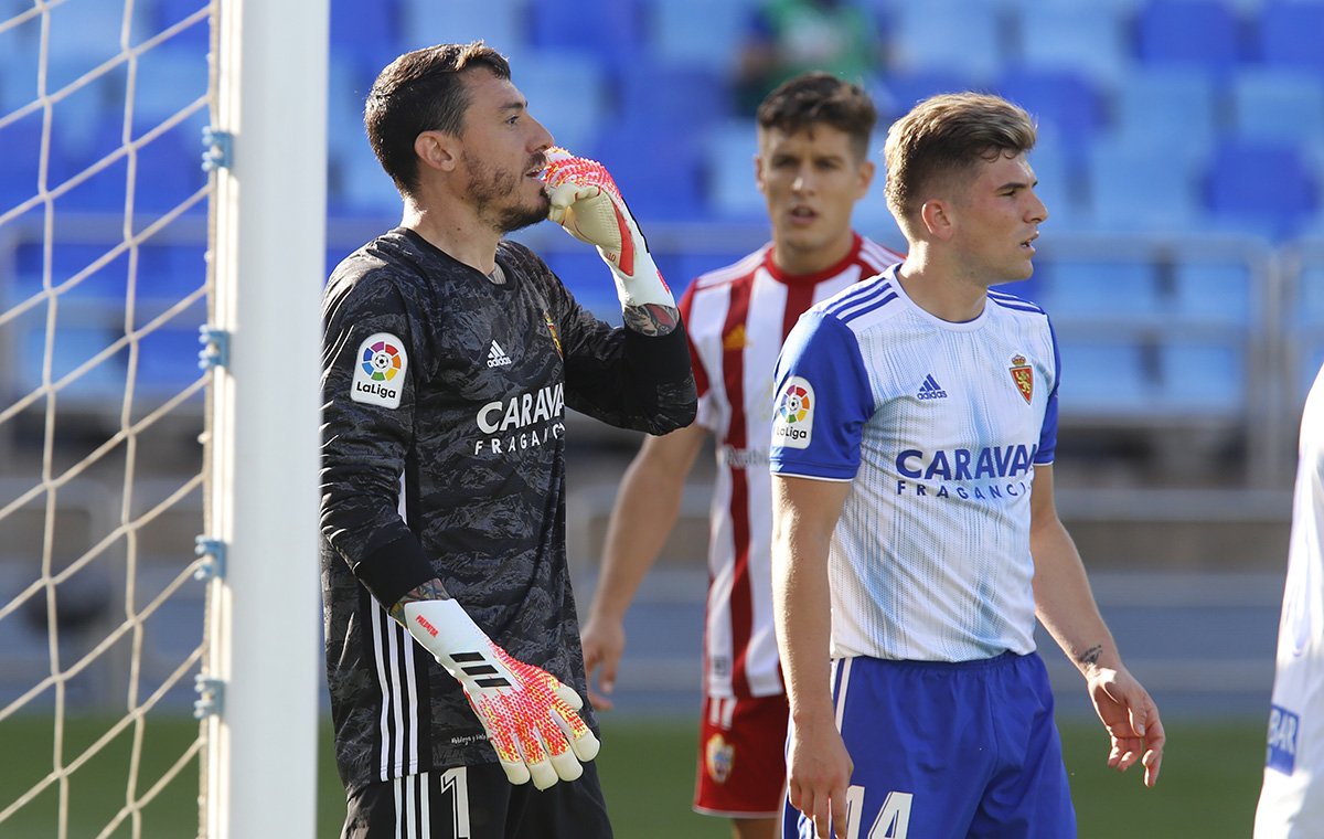 SepiaHdez's tweet photo. Que el #RealZaragoza selle su portería se ha convertido en un as de triunfo, por doble motivo: nos han sido extirpados los goles de #LuisSuárez, con alevosía y sin anestesia, y se recuerda que nuestro tercer puesto en Liga resuelve a favor todo empate final en cada eliminatoria https://t.co/RTyCDrYjta