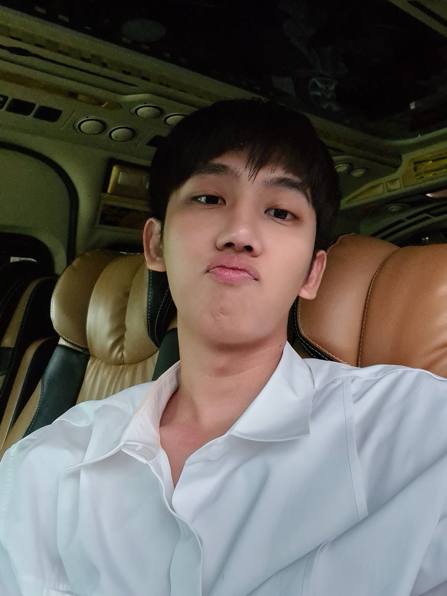 Pri_lyknester's tweet image. Am I the only one who dying for them? 

#titlekrt 
#cooheart 
#VTime 
#lbc2ostShooting