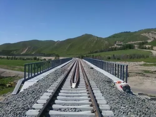 Would a robust kerb or guard rail on the underbridge have restrained the train from derailing down the embankment? Does the risk assessment for the specifying and locating of guard rails on the approaches to underbridges suitably take account of the risk from adjacent earthworks?