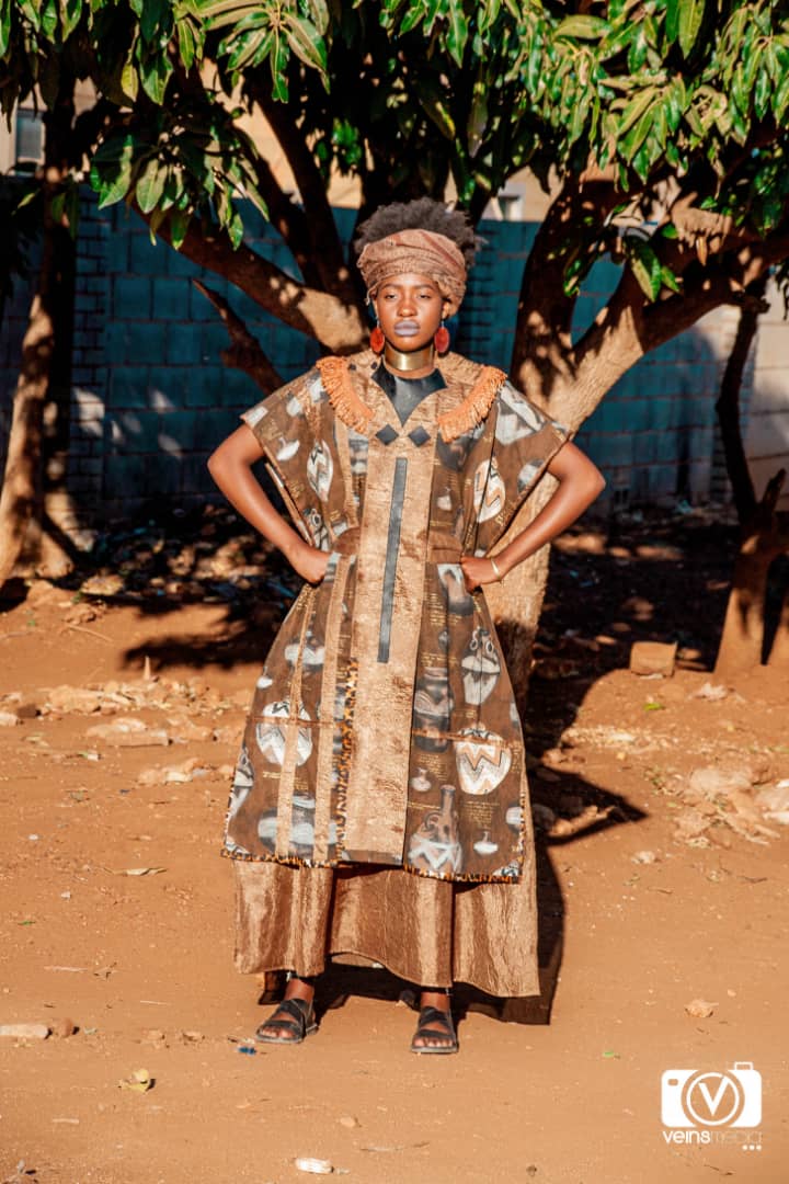 houseofmutu's tweet photo. House of mutu Bulawayo Fashion Session
Woman of Authority, of possition, a leader who inspires her community, a woman of social status...
@yankiesonia
@VeinsMedia
@houseofmutu.zw
@ProjectFashiona.zw
@umceco.tv
#suiteNo.1
#umcecowayawaya l
#ethinicfashion https://t.co/6CdMnW2NOo
