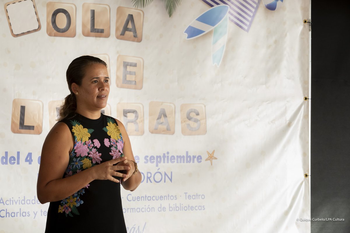 LpaCultura's tweet photo. El sonido del mar en los versos de Saulo Torón. En la tarde de ayer, Yaiza Santana se encargó de trasladarnos, desde la carpa 'Ola de letras', el espíritu y la obra del poeta modernista grancanario. 🌊 #LPABilbiotecas
#CulturaEnAcción #Culturaresponsable #Oladeletras https://t.co/Lz9Pto2fow