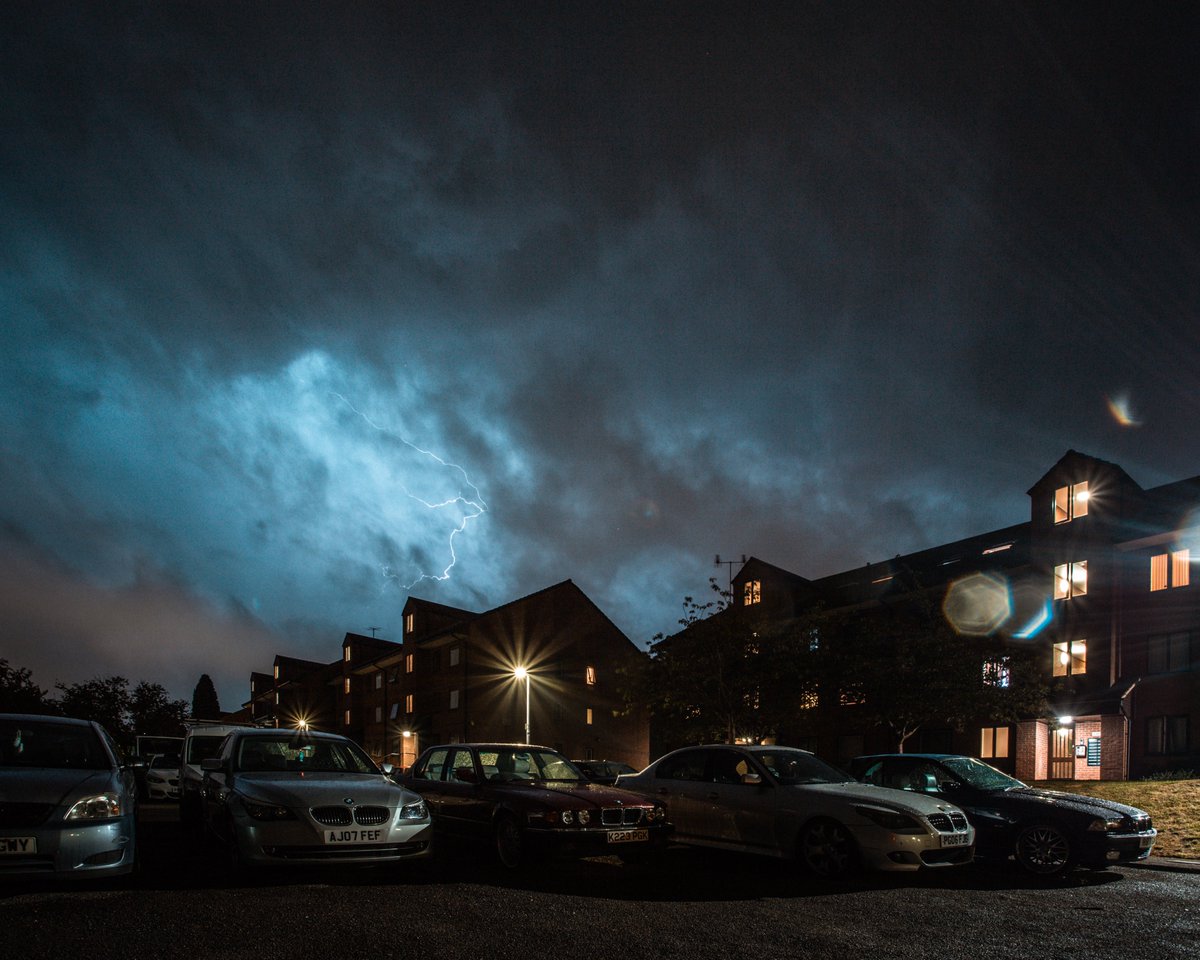 MrSWphoto's tweet photo. The best of the small venture into the car park from last night
#StormUK #StormHour #ThePhotoHour #lightninguk 
@StormHour @ThePhotoHour @ReadingCouncil @berkshire_live https://t.co/VJ0IN4Ifs3