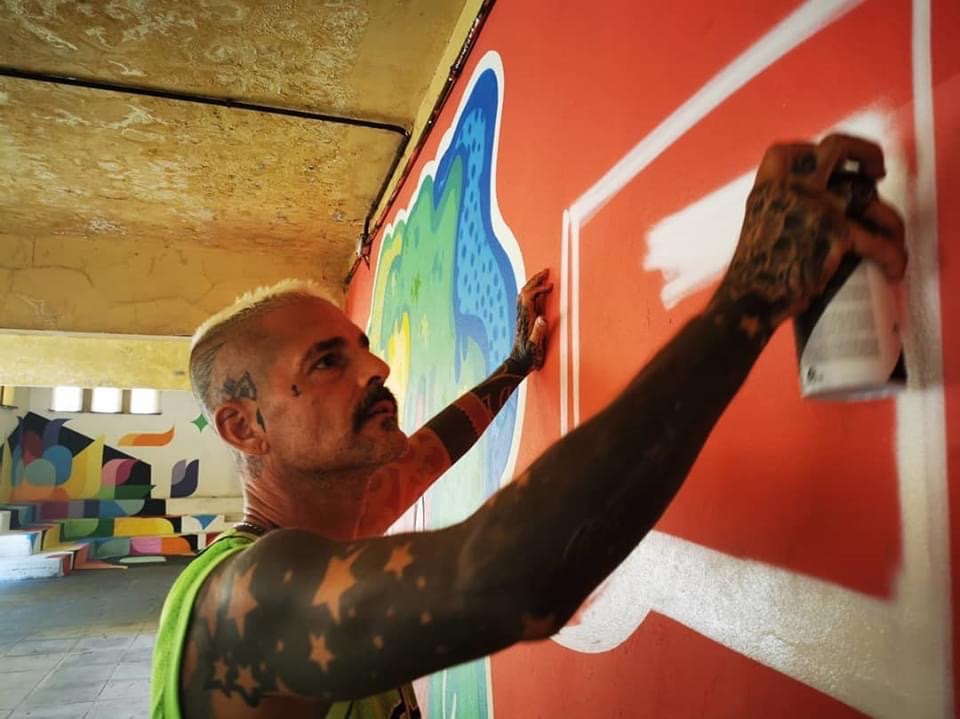 AnconaCrea's tweet photo. Uomo gelato il nuovo #murale di Mandarino  #workinprogress x #anconacrea 2020FF! 
A Capodimonte sottopasso tra via Cialdini e via Astagno Ancona 🔥❤️🤟
#art #murales #painting #streetartworldwide #streetartdaily #streetartancona #StreetArt #graffiti  #ancona  #urbanart https://t.co/ghRY33CWTi