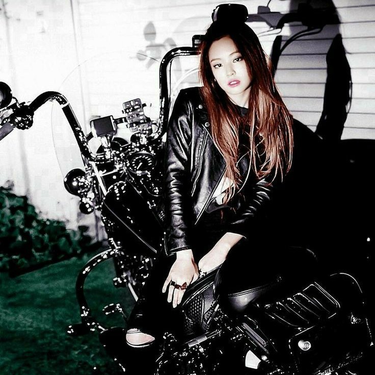Jennie Kim as your rockstar girlfriend, a thread: