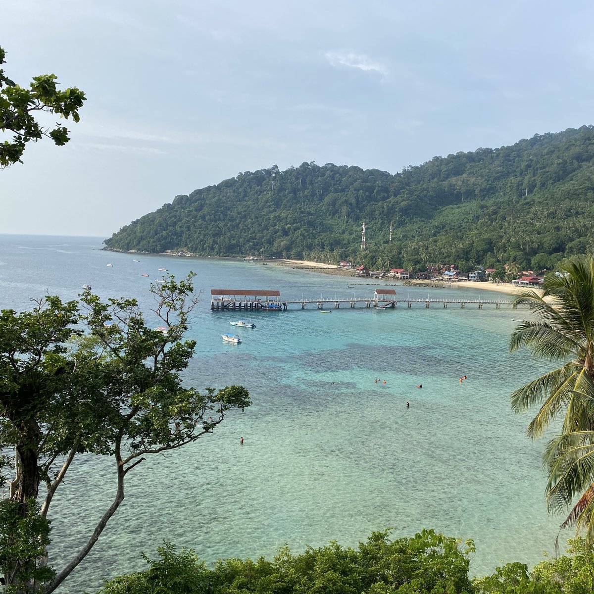 ainasfya_'s tweet photo. No words can describe how beautiful the scenery here✨ https://t.co/rlh8USBCRs