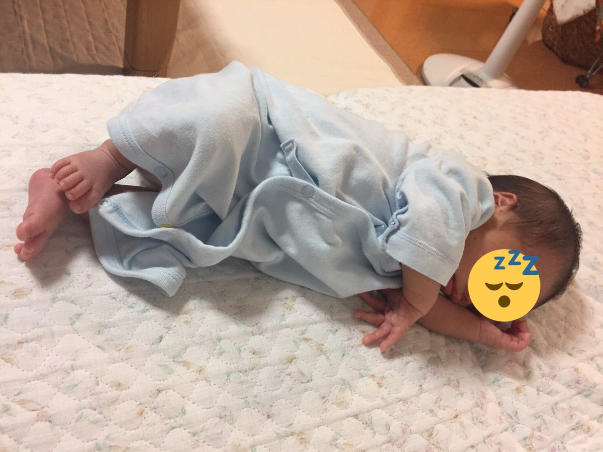 みたらし 11m 横向きが好きな息子の寝相 大人みたいで笑う 笑