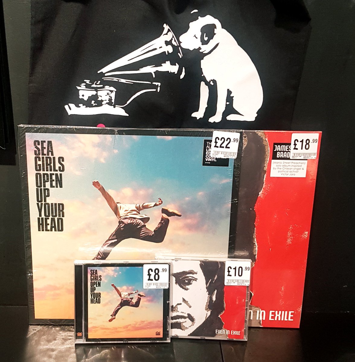 hmvNottingham's tweet image. Up next for todays #NewMusicFriday we have the new solo album #EvenInExile from @Manics frontman James Dean Bradfield

We also have the debut album from @sonicseagirls #OpenUpYourHead - one that I personally, highly recommend! 😁