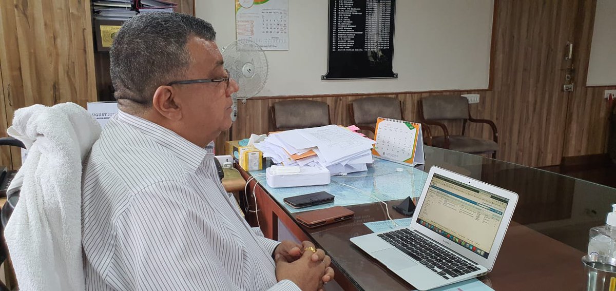 cgstvdrzone's tweet photo. Chief Commissioner CGST Vadodara, Mr. Ashok Mehta launched e-office, a paperless initiative of @cbic_india during testing time of COVID19 Pandemic for greater transparency,  efficiency &amp; better service delivery to the Tax Payers.
#AatmaNirbharBharat #EaseofEccess 
@cbic_india https://t.co/h2GsnvEr6c