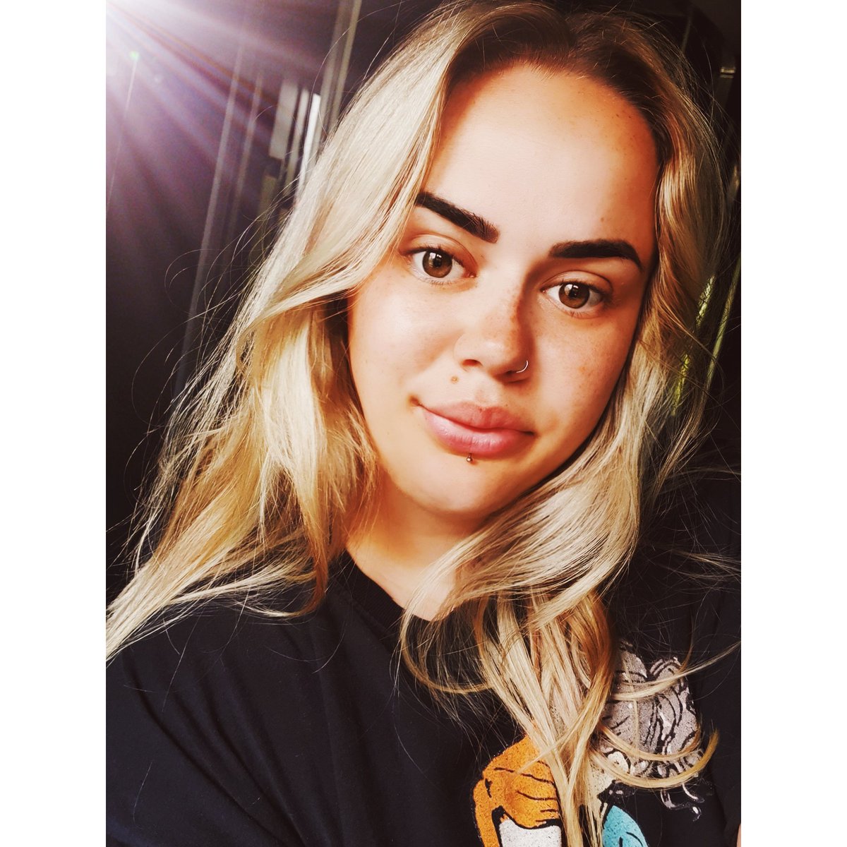 svnlife's tweet photo. #NewProfilePic #nomakeup #natural #poser #onelightbeamfilter #myactualeyebrows #nophotoshopneeded #10chins #5fingerforehead #animalsarefriendsnotfood #young #fun #notcontrolling https://t.co/1iGYCjCDlT