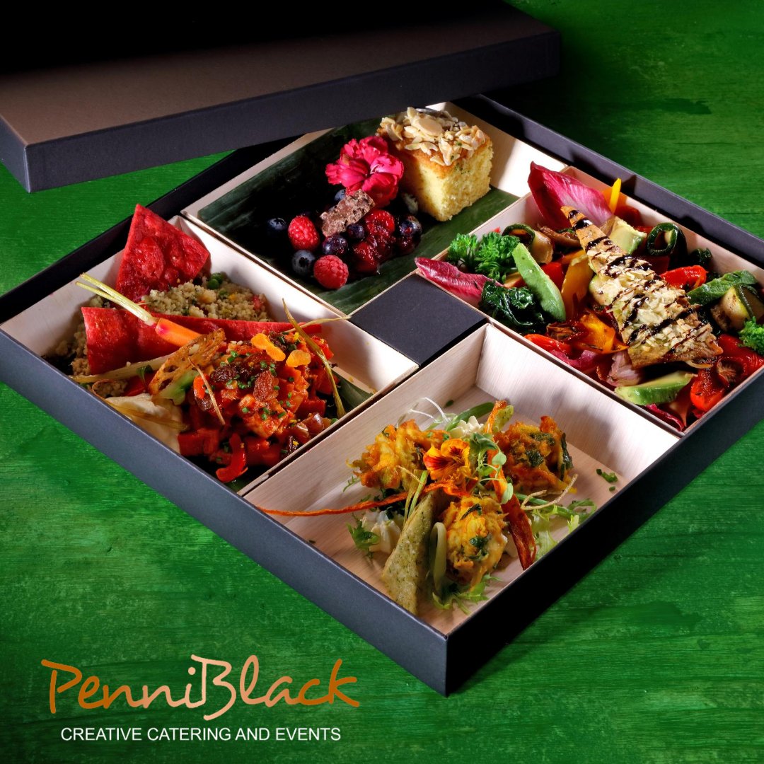 PenniBlackLdn's tweet image. Luxury vegan lunch box.  We cater for all diets.  Boxes for all occasions, from breakfasts, lunches, afternoon teas.  in black, white or kraft.  #VIPLunchbox #VIPBreakfast ~VipVeganLunchbox