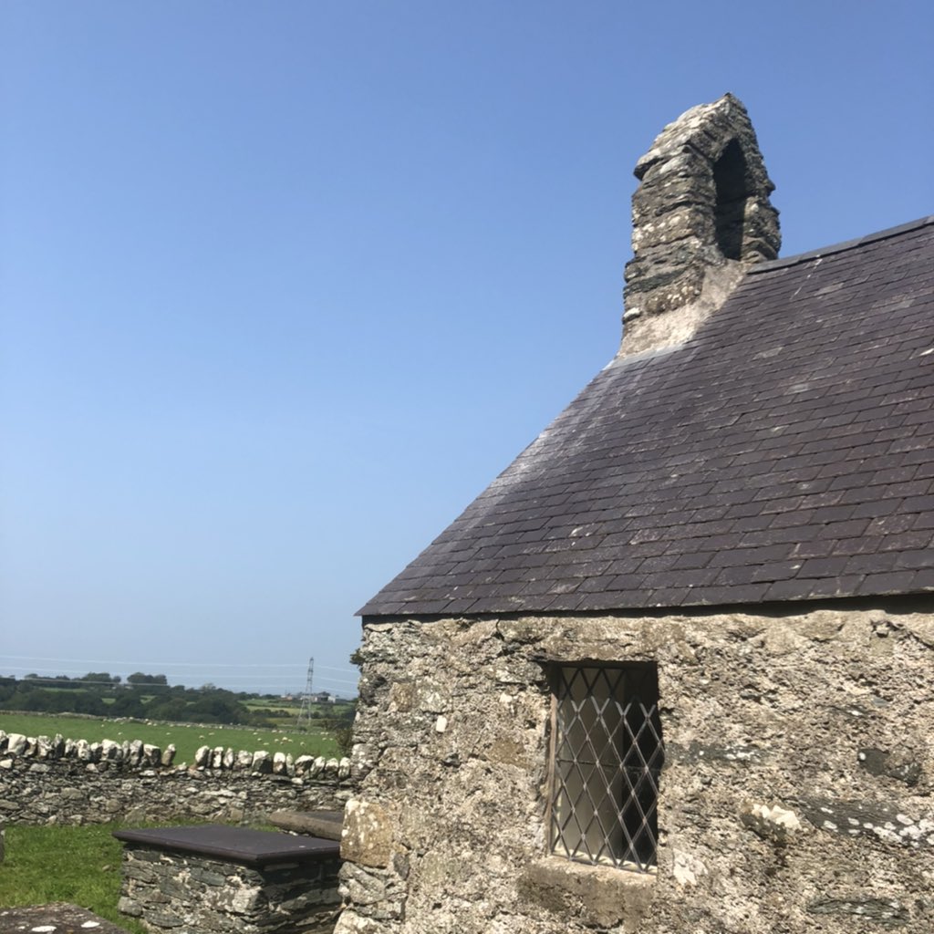 Lovely walk from Llynon Mill yesterday took us to the beautiful 14thc Llantrisant ‘old church’ which is now looked after by @friendschurches 
bit.ly/2POy6aA
@Discov_anglesey @AngleseyScMedia #Anglesey
