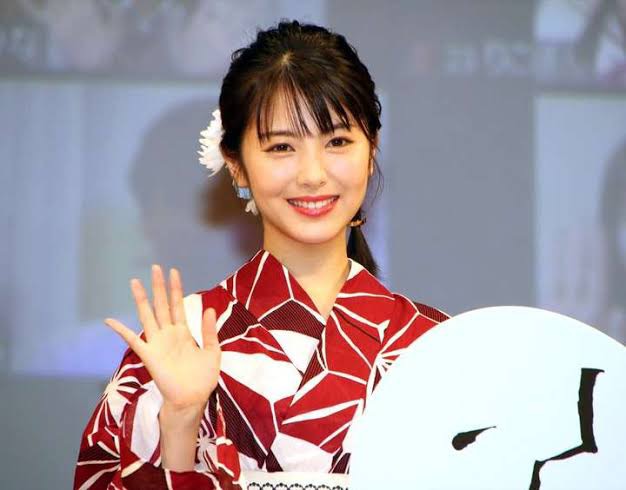 CLUBGOLD4's tweet photo. 本日公開『思い、思われ、ふり、ふられ』で浜辺美波が初キスシーン💕
相手が北村匠海という事でキミスイ依頼共演は2回目で3年ぶりなのに「またか」の声が多いみたいですw

「こなれ感」を出したという演技を楽しみに映画館へ☺️

恋愛こなれ感なら当店もお忘れなく✨

#ホスト
https://t.co/gbHrQhytID https://t.co/k86rZGBfxP