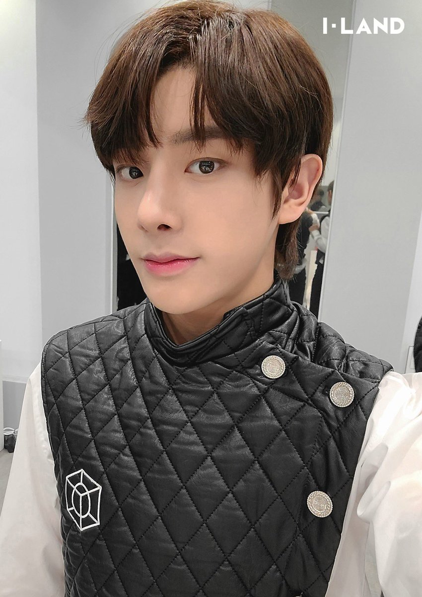 ENHYPEN_SPAIN's tweet photo. [FOTOS]

BEHIND PHOTOS | <I-LAND pt.2> Selfie de los 6 participantes en I-Land #2

#ILAND #아이랜드 #WelcomeToILAND https://t.co/1zYfcg6G1l
