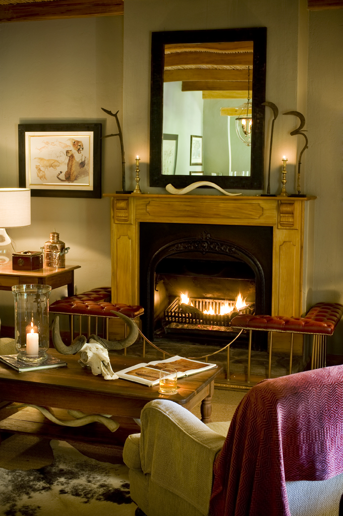 SamaraKaroo's tweet photo. As the temperature dips, this is where you’ll find us, warming our cockles in Karoo Lodge's cosy interiors.
#KarooStyle #ByTheFire #SamaraKaroo https://t.co/mQXS8rOllt