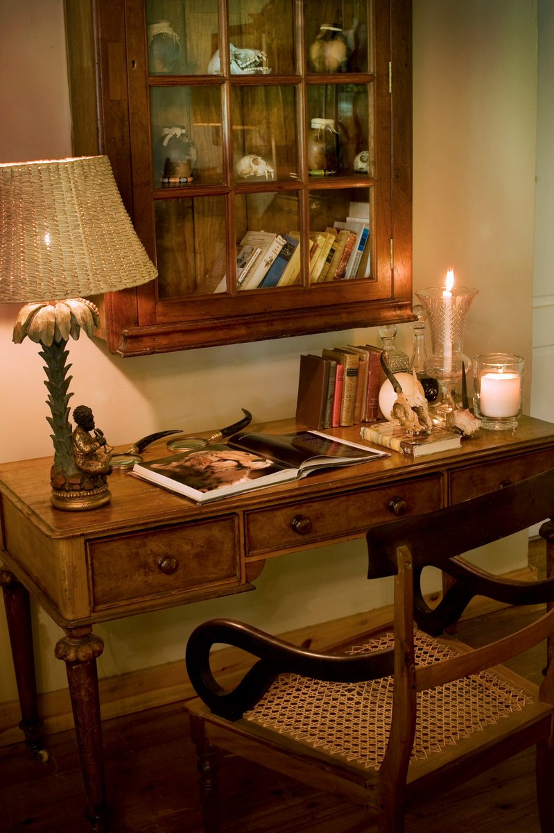 SamaraKaroo's tweet photo. As the temperature dips, this is where you’ll find us, warming our cockles in Karoo Lodge's cosy interiors.
#KarooStyle #ByTheFire #SamaraKaroo https://t.co/mQXS8rOllt