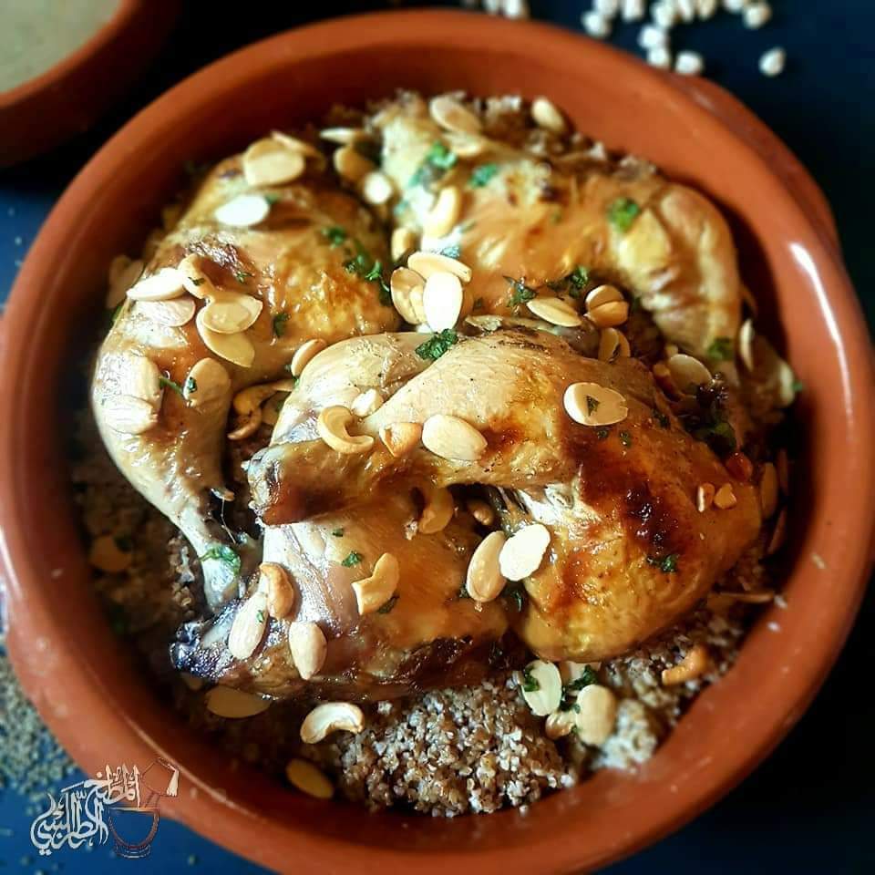 TripolitanC's tweet photo. #Tripolitan_cuisine 
#Bulgur_bi_Dfeen 
#Authentic_Lebanes_Recipe
By: Faten El Soufi 

Ingredients : 

 For cooking chicken :
- 1 onion small 
- 1 bay leaf 
- 1 cinnamon stick
- 2 cardamoms 

- 1kg whole chicken
https://t.co/Wj8YqaTyqV https://t.co/j2cGWORZuc