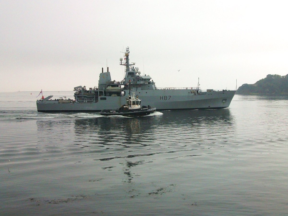 PlymouthDevon1's tweet photo. HMS Echo inbound to a calm, misty, &amp; sultry Devonport Plymouth this morning, accompanied by tug SD Deborah. @PlymouthDevon1 @HMS_Echo @NavyLookout @RachelHWing @AllanWarships @AC_NavalHistory @johnmorgan726 @NPortuarias @FEWO_West @DefenceSenseUK @TheBrit96 @awhitingpm @AmzJS13 https://t.co/u9Tlz7lEvB