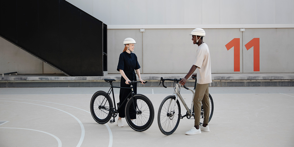 closcadesign's tweet photo. What if we start breathing cleaner air in our cities? Using bikes or scooters we reduce significantly our footprint and levels of CO2 and NOx decrease drastically.
With #CitiesWithSoul and Closca Helmet we challenge you to give that first step into the new #micromobility 🛴🚲 https://t.co/4icXIRu5jn