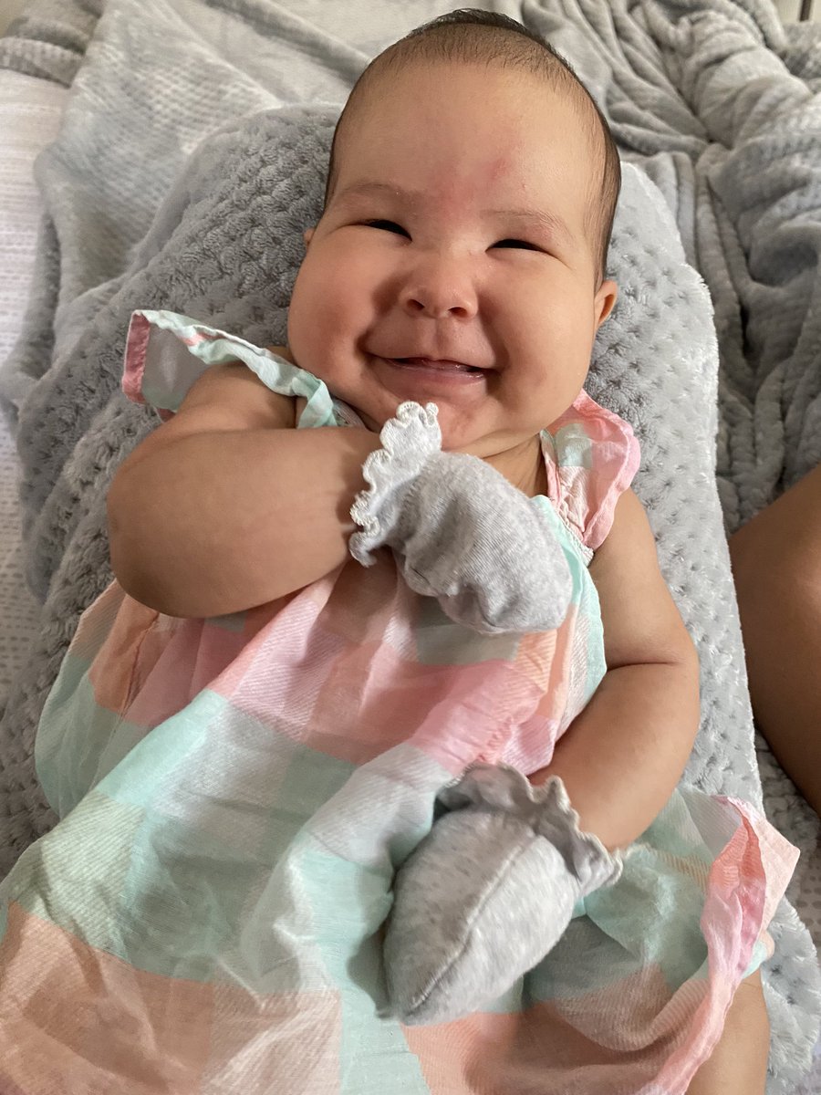 AnnireR3's tweet photo. @anibalrodrigez Ella te puede sonreír pero aún no llorar por tus penas 🙈😂 https://t.co/tny575lbfz