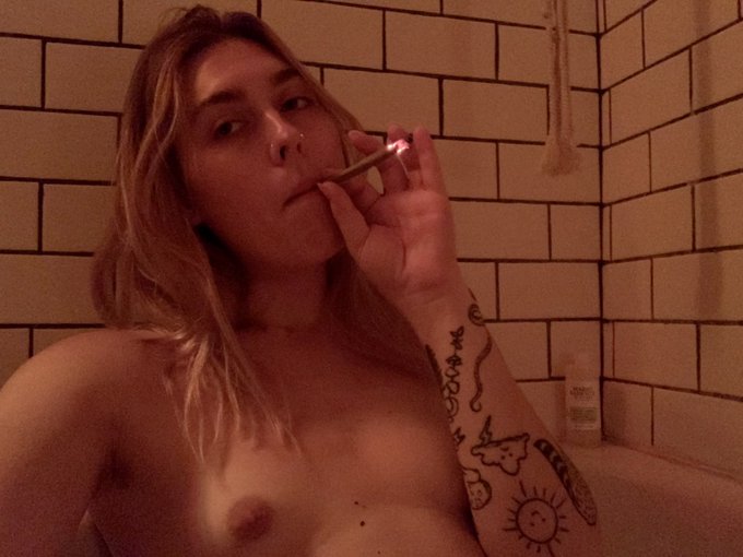 Watch sky 🎀🏳️‍⚧️'s leaked NSFW photo on TwXstars