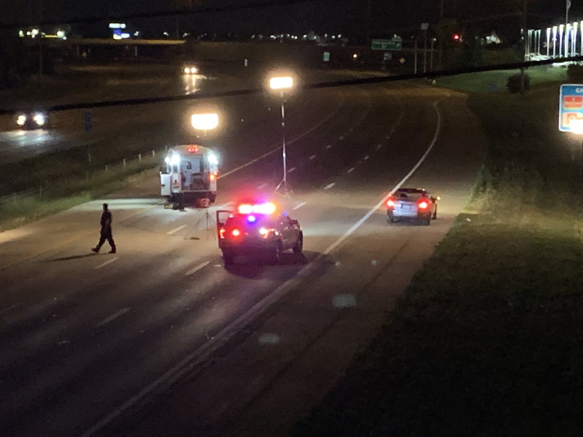 mikewsyx6's tweet photo. This @googlemaps image shows where @ColumbusPolice are investigating the double shooting on I-270 South (southwest @ColumbusGov)

270 SB is closed starting at I-70. 

Closure is expected to last until at least 6:30am.

@KatieWSYX6 is updating detour details now on @wsyx6. https://t.co/wM5tfJjpbG