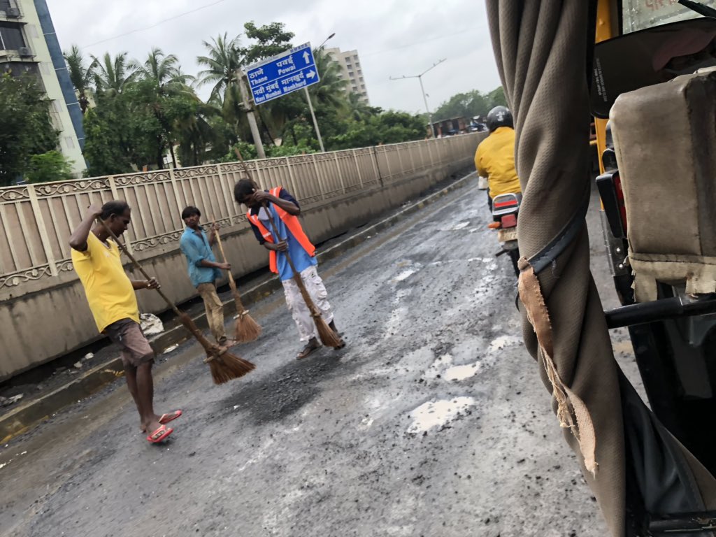 SunilGhate1's tweet photo. Potholes on #EEhighway Chhedanagar Chembur north bound at the junction with SCLR, I see these people carry our the repair work everyday. Good to see they care. Hope a solution is found. @RoadsOfMumbai @mumbaitraffic @ChemburChapters @VOGNewsLive @MMRDAOfficial @mybmc @mybmcRoads https://t.co/p2NfEMIQOW