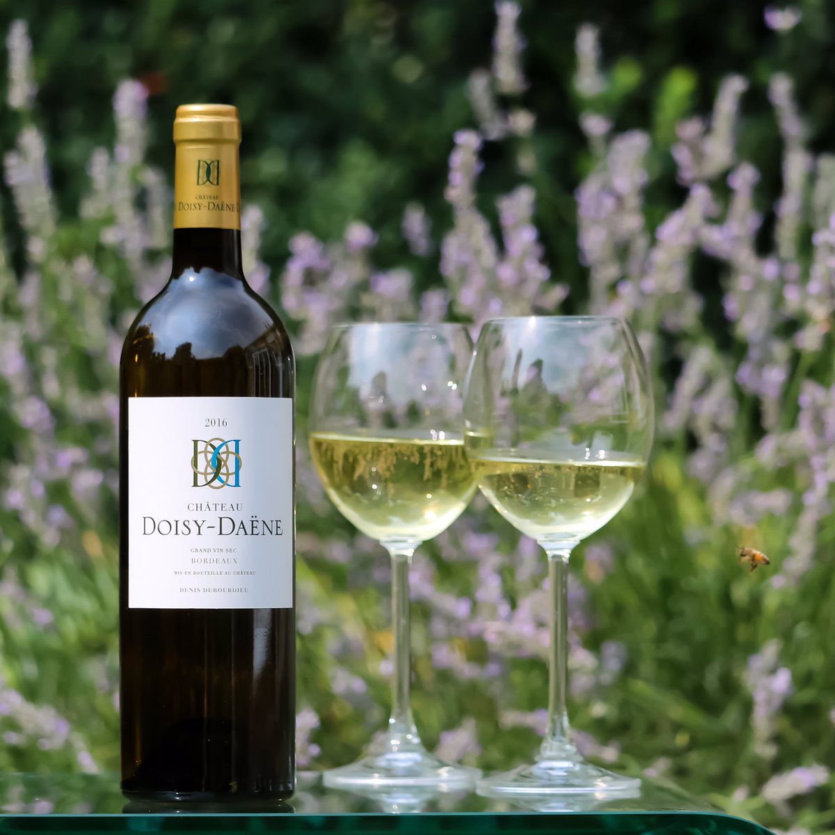 TannersWines's tweet photo. This elegant white bordeaux from Château Doisy-Daëne showcases the stunning whites available from the region. Offering mouthwatering richness with a touch of oak, a buttery aroma with a citrus hit. Simply delicious👌🏻Treat yourself; it’s so worth it! 🥂👉
https://t.co/RphcCCtoD9 https://t.co/mjcI8qoXaO