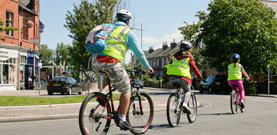 On 24/25/28 August, <a href="/BikeRightUK/">Bike Right</a> are providing FREE on road cycling courses for kids aged 10 years + at Pingles Leisure Centre, Nuneaton. Spaces are limited, so book early!
ow.ly/VT4j50AZCpB
#kidscycling #bikesafety #pinglesleisurecentre #nuneaton#learntoride #raring2go