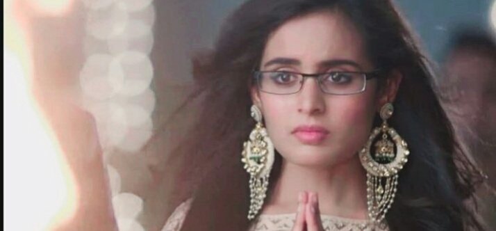 In a very few episodes We can saw the glimpse of Our Very own Angry Chorni...Who can fought for right always even with her father also.. U can see the fire in her eyesShe is the One,,"Jo jung me harne ke baad bhi haar nhi manti "  #RheaSharma  #RheaAsMishti  #YRHPKHits300
