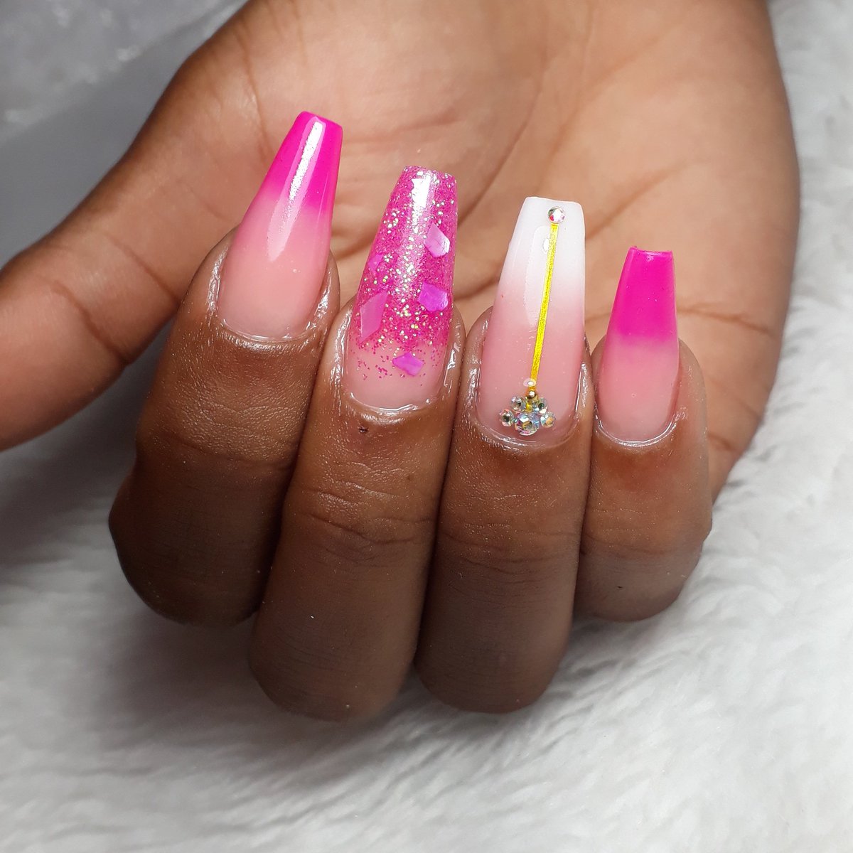 ABorghii's tweet photo. Aplicação
👌🏻💁🏻♀️😌❤
.
.
.
.
.
#unhas💅 #unhasdegel #unhaspoderosas #paixaoporunhas #encapsuladas #designernails #unhas #unhasdecoradas #unhasdegelperfeitas #unhasderica https://t.co/1RxiB32y8c https://t.co/XQW1TB13Md