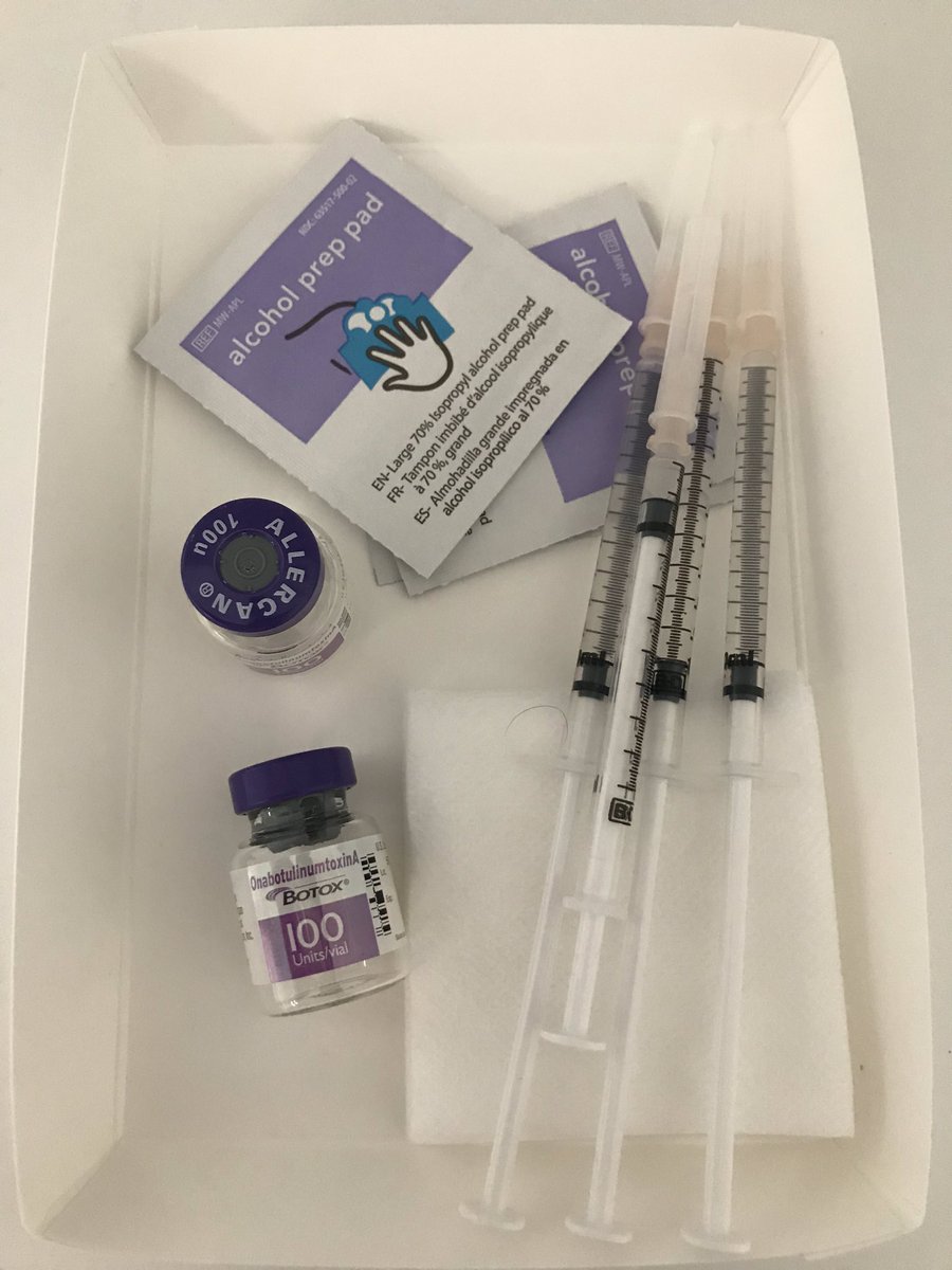 CLENeurons's tweet photo. Morning at the Headache Clinic. Fellows and residents working with @maryannmays11 Botox on the menu #Neurology #NeuroTwitter #TwitterNeuro #MedTwitter #MedEd #MedStudentTwitter #MedTwitter #NeuroTwitter https://t.co/JltjiQ3yRY