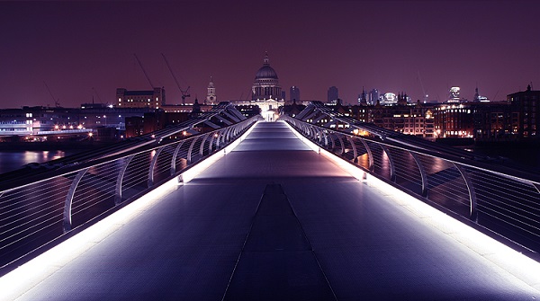 London's Millennium Bridge from the South Bank.

Totally and eerily deserted last night.

#psychogeography #photography #lovelondon #londonlife #londonwalks #londontours #londonculture #londonist