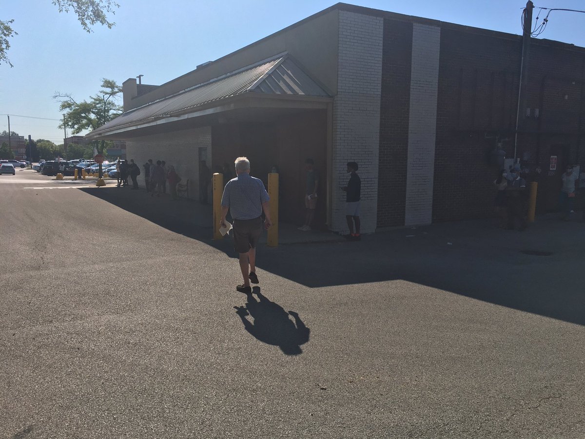 Nearly 2 hours in line, and an  @ILSecOfState worker finally grants an exemption to the over-65 rule to this remarkably patient 64-year-old gentleman, who I’m nominating for Illinoisan of the Year, if there’s such a thing – bei  IL Secretary of State Driver Services Des Plaines