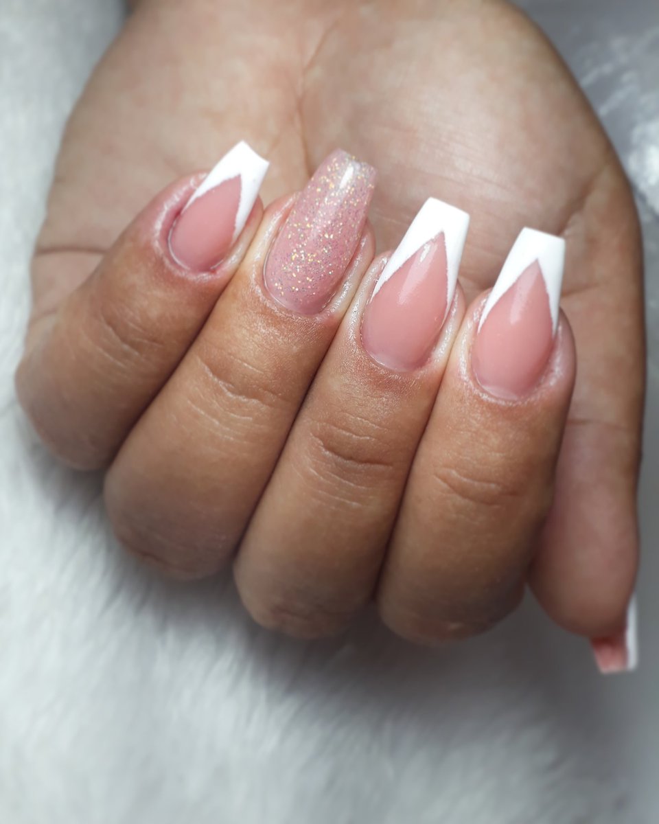 ABorghii's tweet photo. Manutenção
👌🏻💁🏻♀️😌❤
.
.
.
.
.
#unhas💅 #unhasdegel #unhaspoderosas #paixaoporunhas #encapsuladas #designernails #unhas #unhasdecoradas #unhasdegelperfeitas #unhasderica https://t.co/QnnkjQfkW9