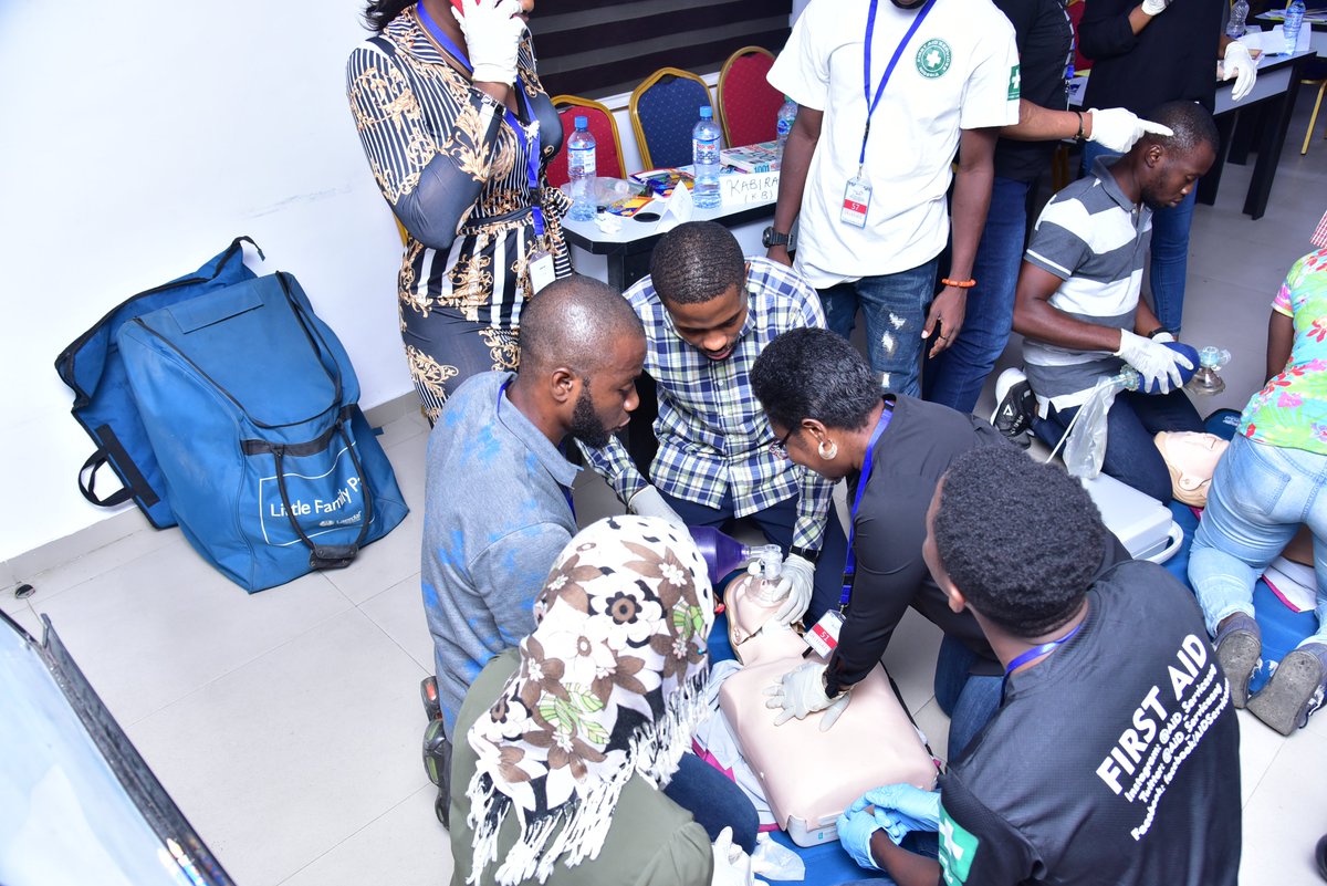 d4humanity's tweet photo. @aproko_doctor #EventSafety #EventFirstAid #CommunityFirstAid #FirstAid and #EmergencyPreparedness training @firstaid_sng https://t.co/VmINKOhaug