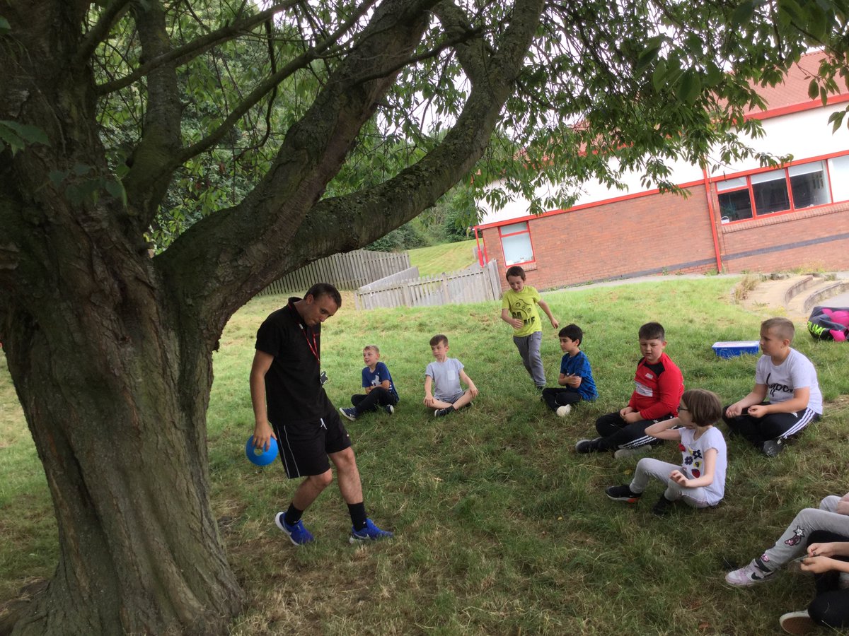 GD_Primary's tweet photo. We have played lots of games this week @JuniorJamHQ Last dodgeball game of the week @healthyschools_ @LeedsCommFound #FAF2020 @LeedsActiveSchs 🤾♂️🏅😀 https://t.co/bkqdDZTyMq